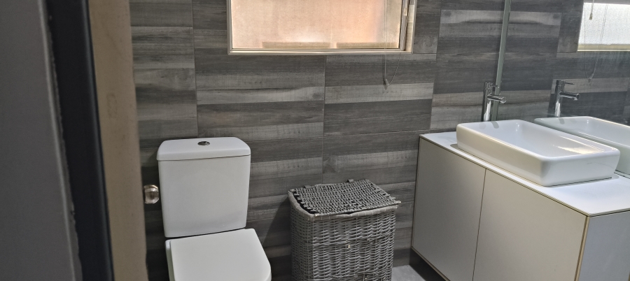 3 Bedroom Property for Sale in Uitsig Western Cape